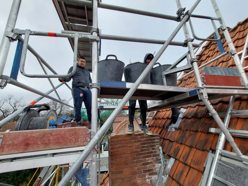 Chimney removal in Bilthoven - Jesse and Marlon at work