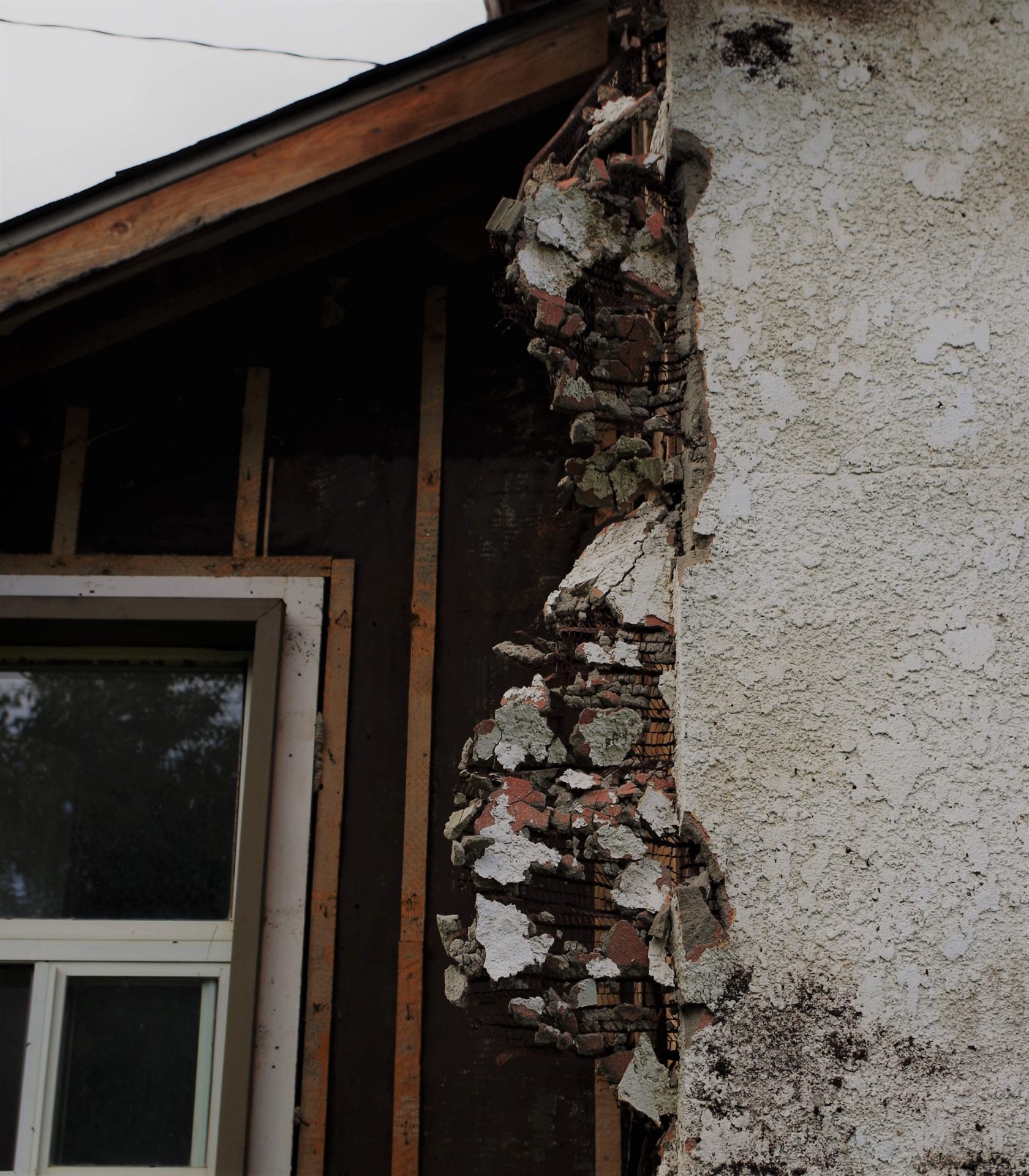 asbest verwerkt in muur en dakmateriaal